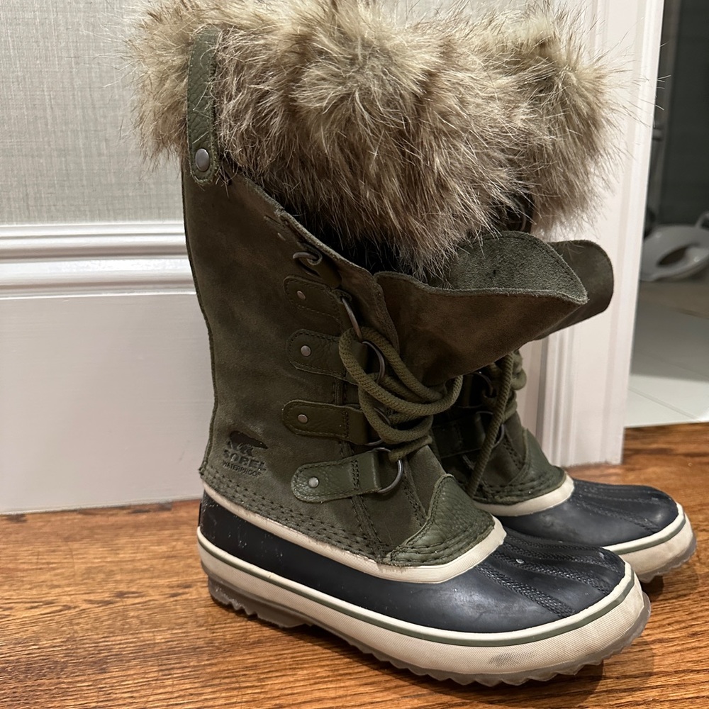 Good condition Sorel Joan of Arctic - nori/dark stone (hunter green) - 6.5